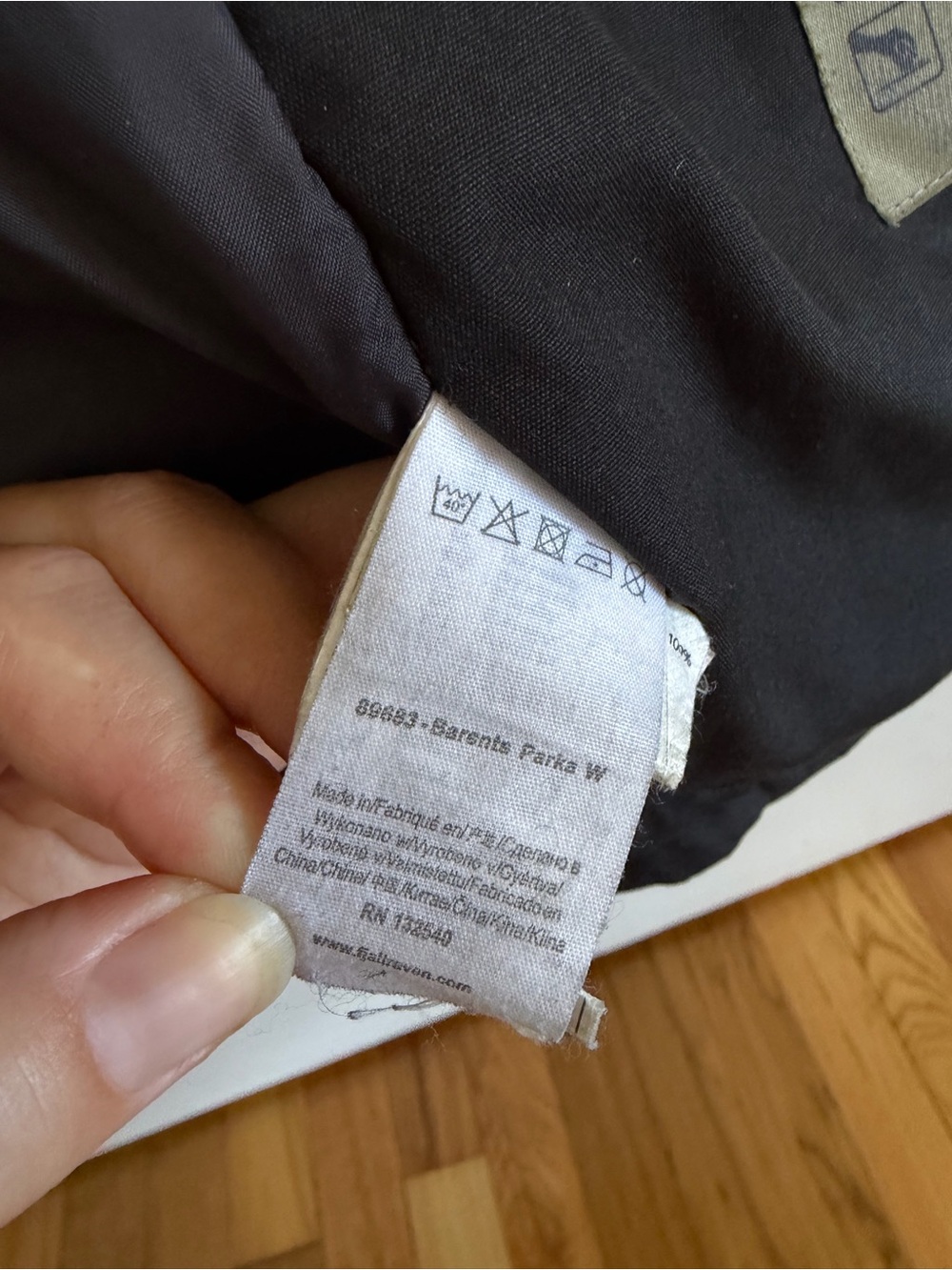 Fjallraven Women’s Barents Parka - Picture 7 of 8